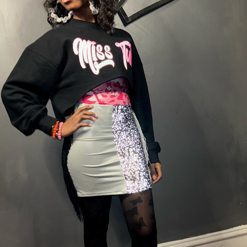 "𝙼𝚒𝚍𝚗𝚒𝚐𝚑𝚝 𝙵𝚛𝚒𝚗𝚐𝚎 𝙶𝚕𝚘𝚠 𝚜𝚔𝚒𝚛𝚝"